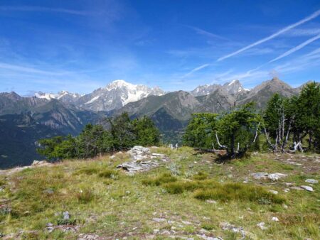 Veduta del onte Bianco dalla Court de Bard (2261 m).