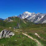 Inizio della discesa dal Pas Entre deux Sauts verso la Comba di Arminaz.