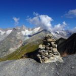 Veduta verso i valloni di Triolet e Pré de Bar dal Col du Ban Darrey (2694 m).