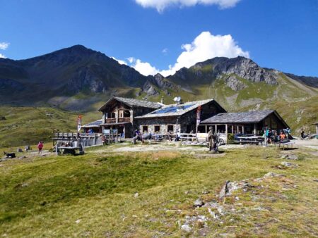 Il Rifugio Mont Fallère (2382 m).